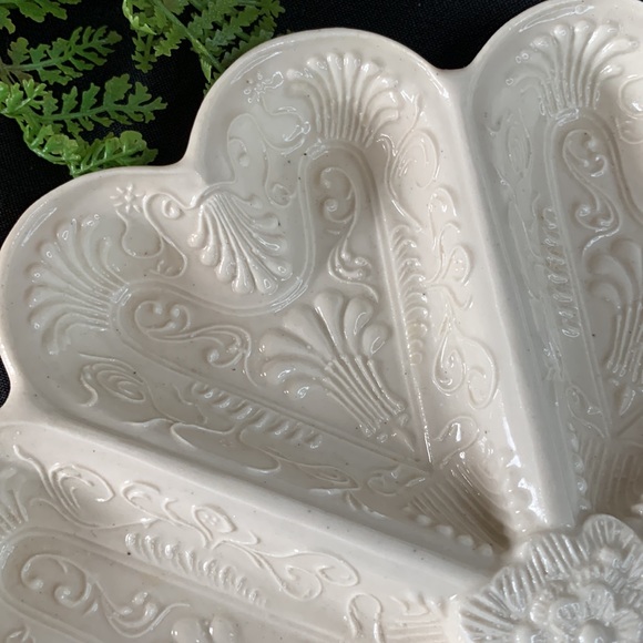 2 Mottahedeh Metropolitan Museum of Art Queensware embossed ceramic 6 heart dish - Picture 8 of 11